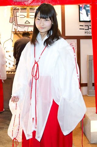 博体育_卢卡库破荒拉什福德制胜球 曼联2-1逆转小组第一出线(图2)